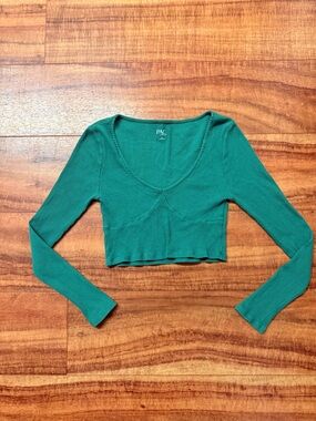 Ribbed Long-Sleeve Crop Top in Emerald Green
